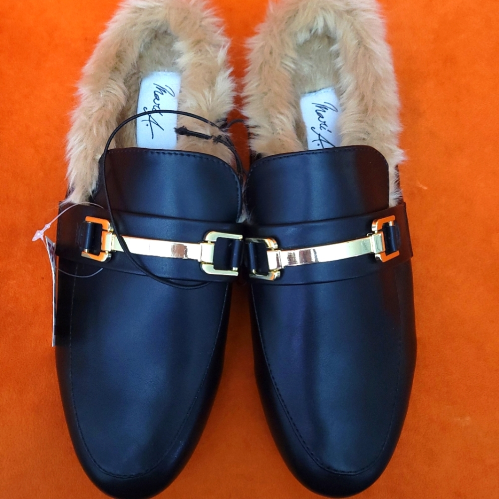 Women's Shoes with fur. SZ 7.5..
